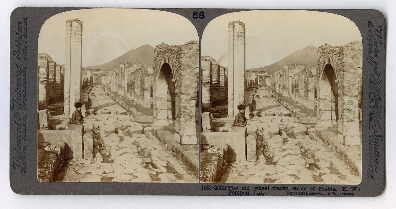 Stare ślady kół na Stabian Street, Pompeje, z The Underwood Travel Library, 1895 (zdjęcie w sepii) autorstwa Italian Photographer