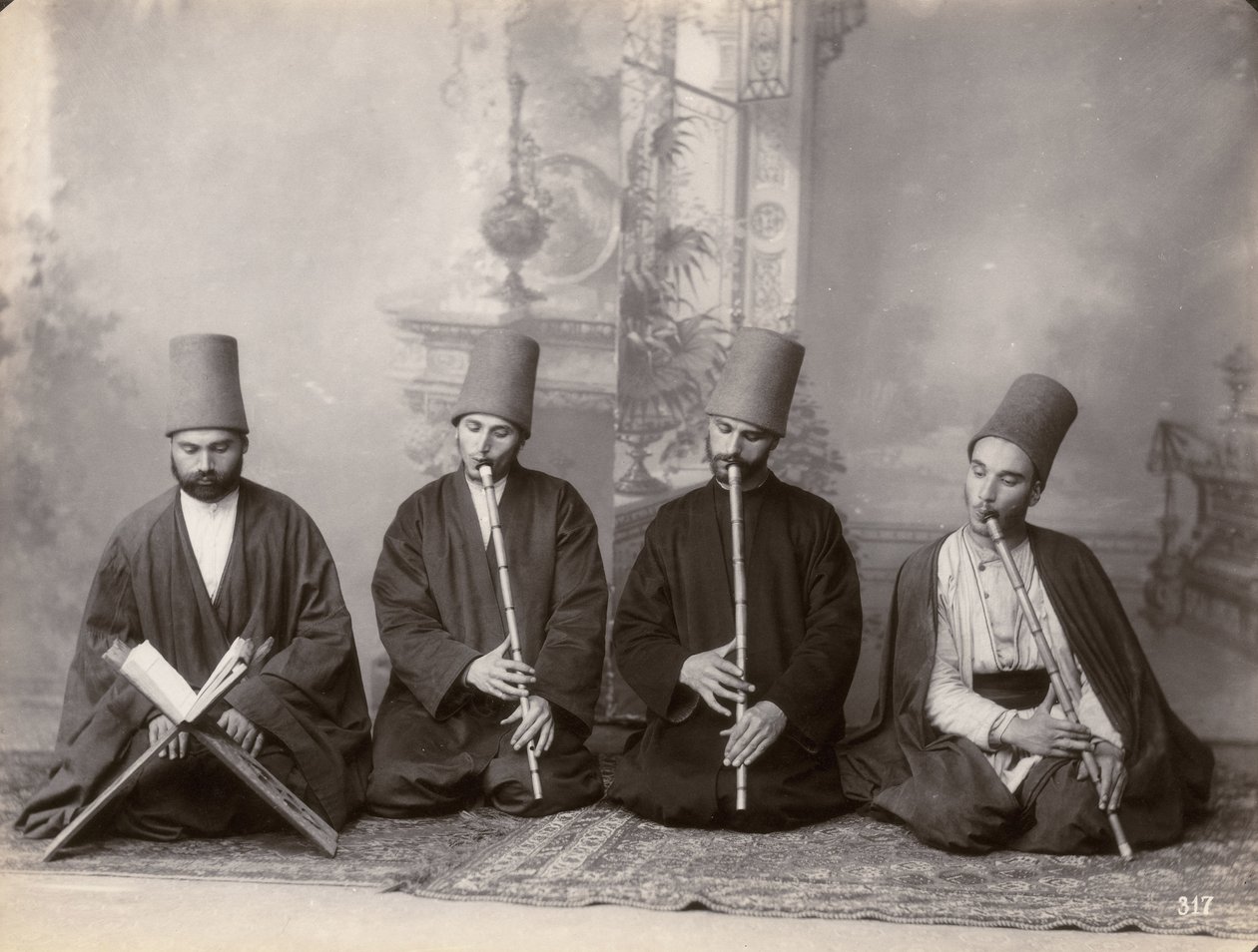Trzech derwiszów i śpiewak, Turcja, ok. 1890 r. autorstwa Italian Photographer