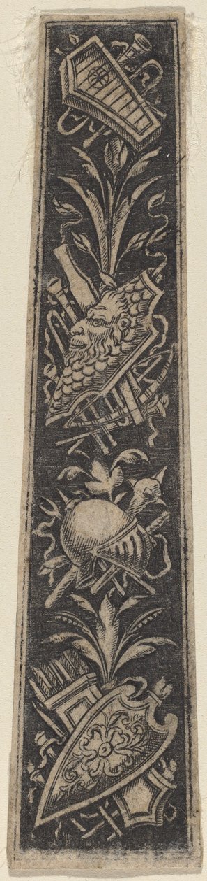 Talerz ozdobny ze zbroją i instrumentami muzycznymi autorstwa Italian 18th or 19th Century