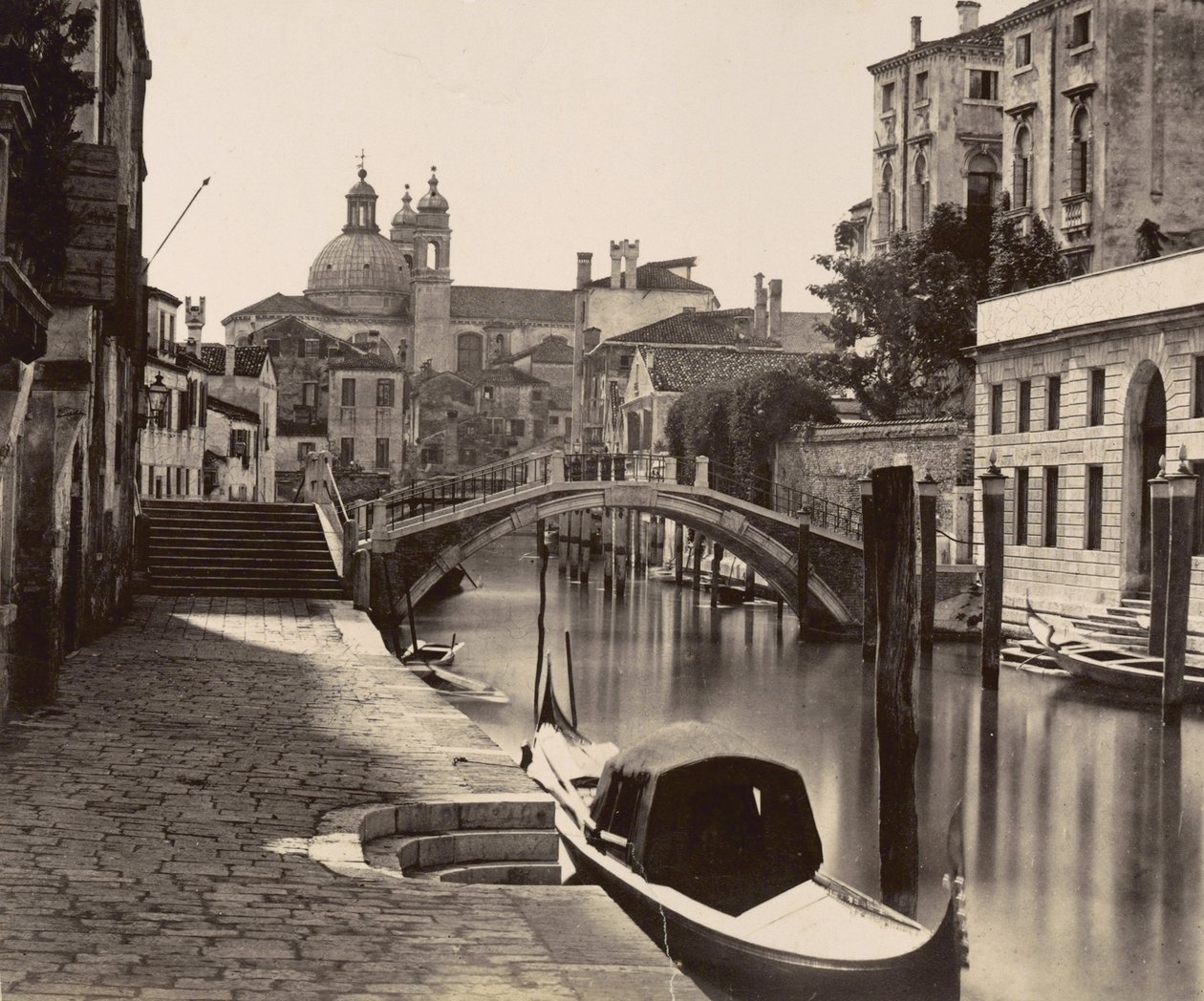 Most na Rio Ognissanti w Wenecji, ok.1875 autorstwa Italian Photographer