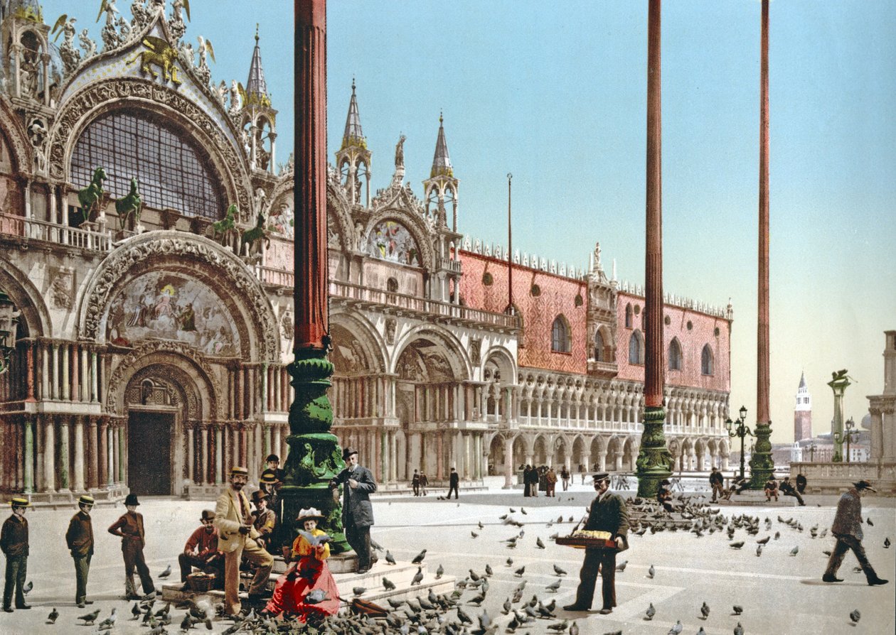 Karmienie gołębi na Placu Świętego Marka w Wenecji, ok. 1900 autorstwa Italian Photographer