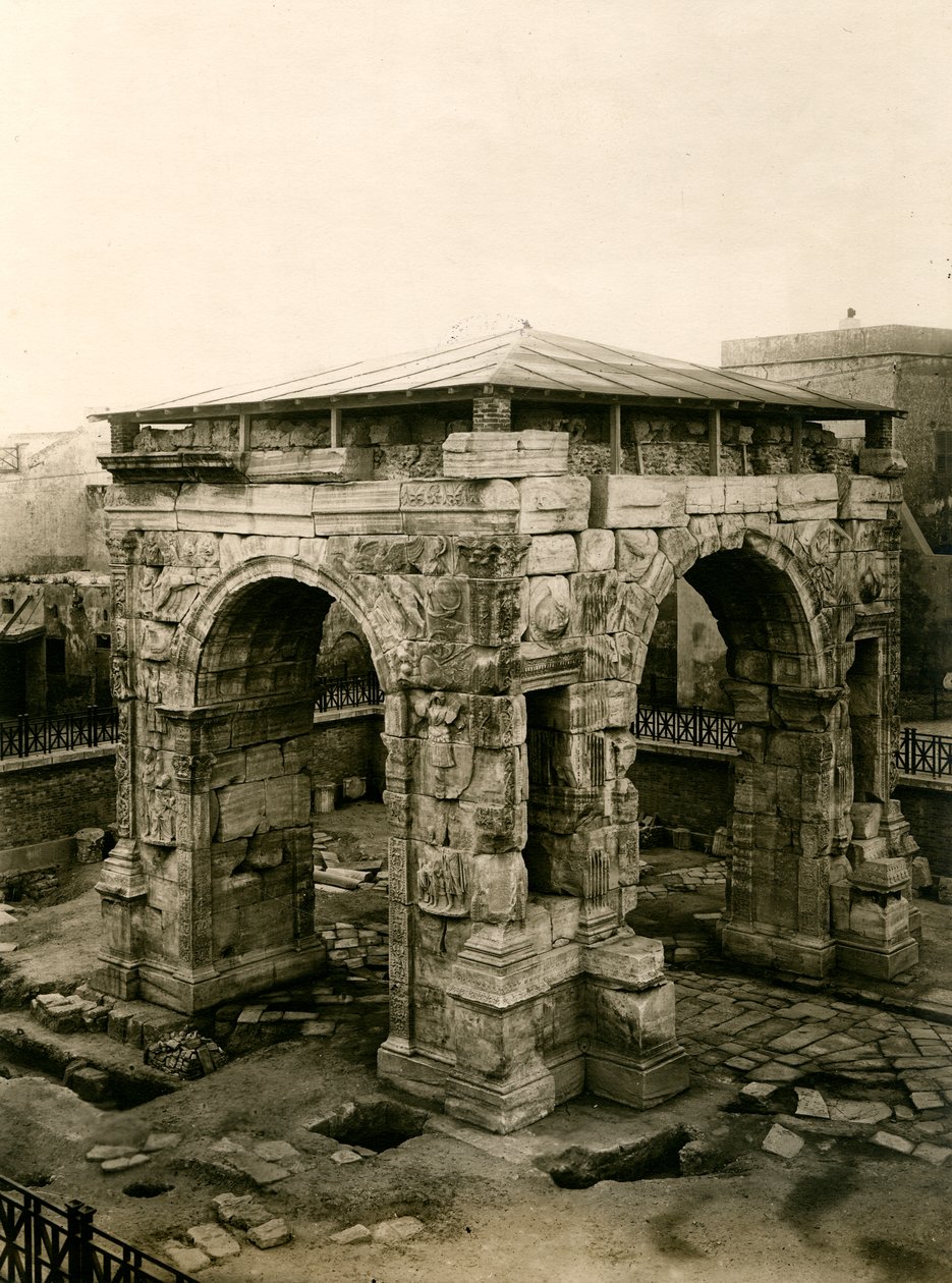 Łuk Marka Aureliusza po renowacji, Trypolis, Libia autorstwa Italian Photographer