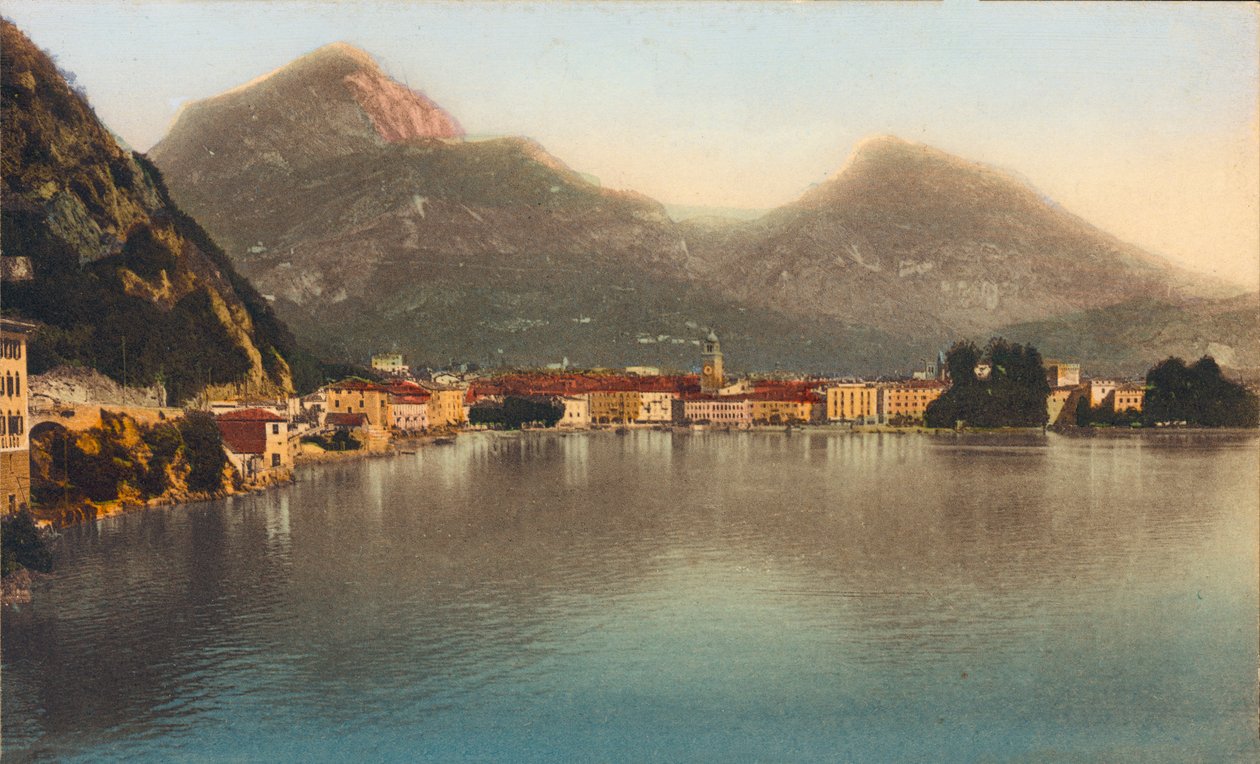 Riva, jezioro Garda (zdjęcie kolorowe) autorstwa Italian Photographer