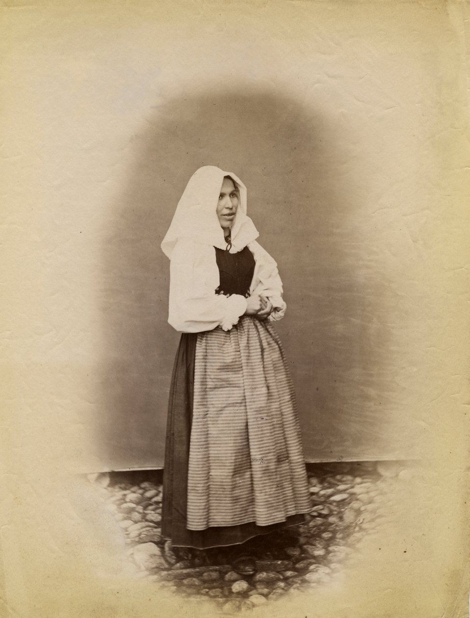 Młoda kobieta w sukni ślubnej, Parre, Lombardia, Włochy, zdjęcie autorstwa Premiata Fotografia Taramelli, Bergamo autorstwa Italian Photographer