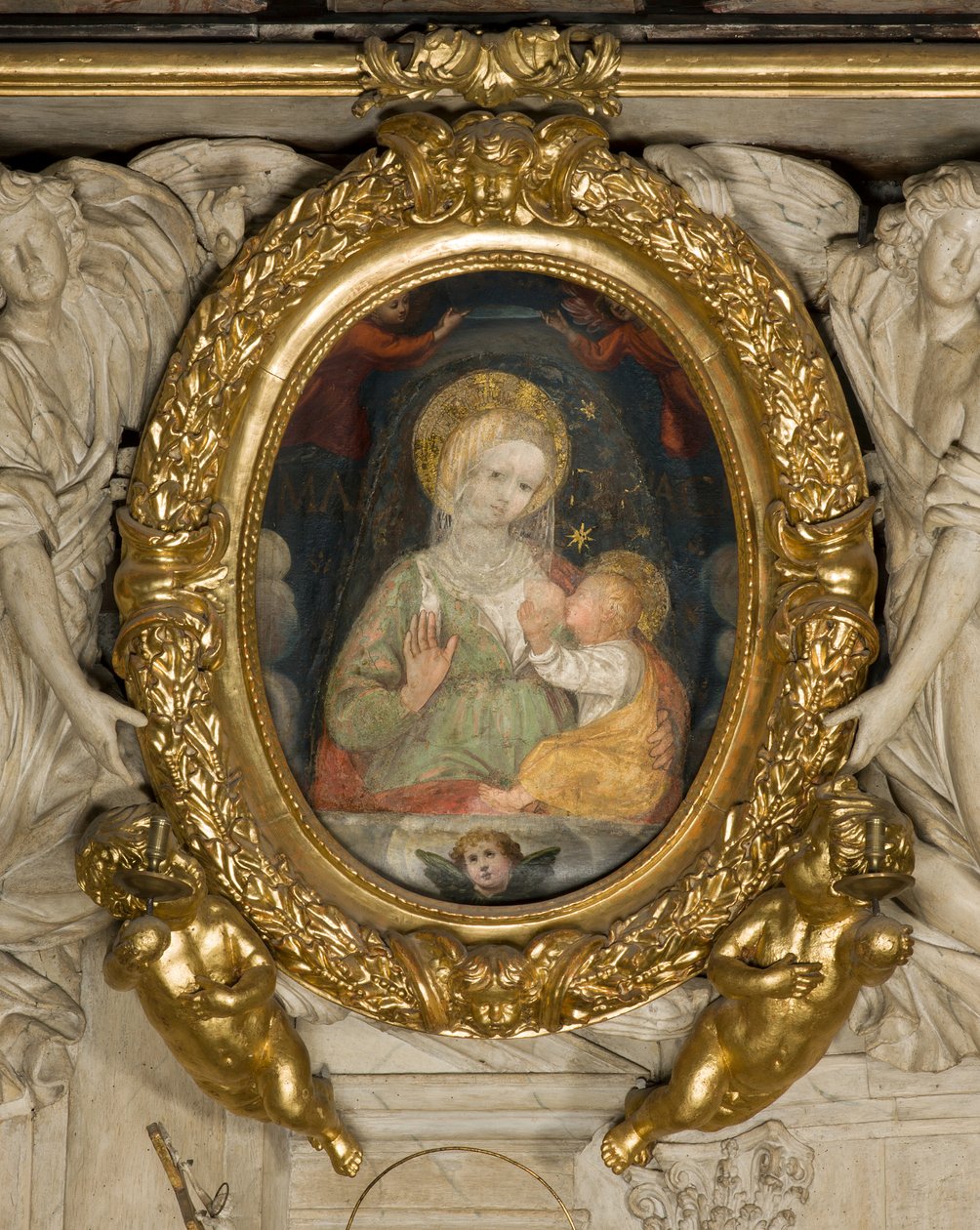 Ołtarz św. Euzebiusza, fresk Matki Bożej Pokoju XV w., osadzony w ramie z Aniołami 1622 autorstwa Italian School
