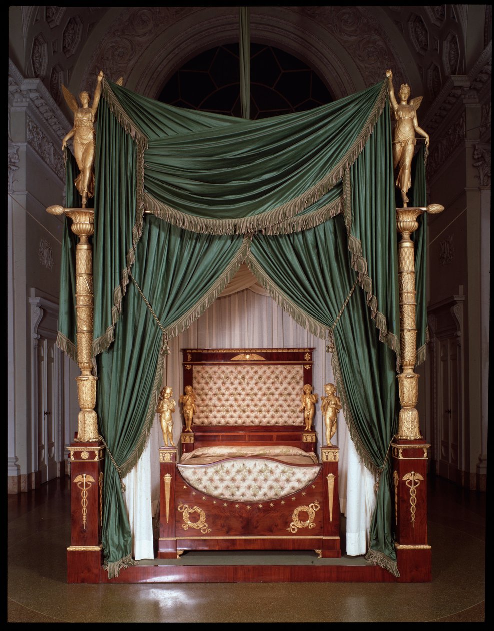 Łóżko Carlo Ludovico di Borbone (Karol II z Parmy) realizowane w rejonie Lukki - Łóżko Karola II z Parmy (Karol II z Burbon-Parma) (1799-1883) z manufaktur Lukki - Florencja, Palazzo Pitti autorstwa Italian School