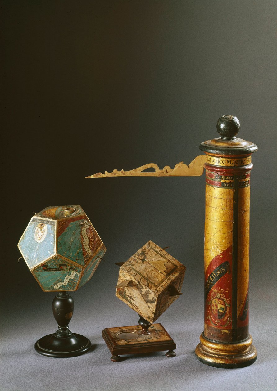 Różne rodzaje drewnianego zegara słonecznego: prawy zegar cylindryczny wykonany dla Francesco I de Medici (Francois I de Medicis) (1541-1587); pozostałe dwa są poliedryczne. XVI-wieczna Florencja, Istituto e Museo di Storia delle Scienze autorstwa Italian School