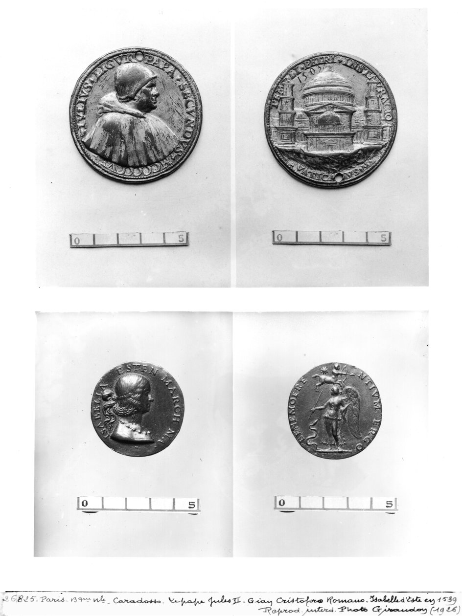 Medale przedstawiające papieża Juliusza II (1443-1513) ze św. Piotrem autorstwa Caradosso i Isabellą dEste (1474-1539) autorstwa Gian Cristoforo Romano (1465-1512) (metalowe) autorstwa Italian School