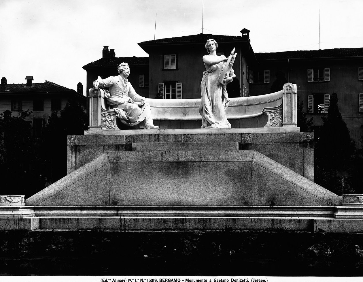Pomnik Gaetano Donizettiego (marmur) autorstwa Italian School