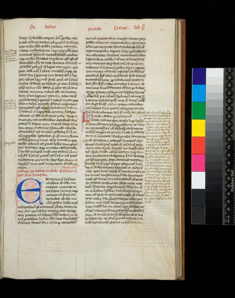 Ms 342. Cezar, Opera, f.38r. Inicjał [E] w kolorze niebieskim z dekoracją z kwitnienia piórem w kolorze czerwonym autorstwa Italian School