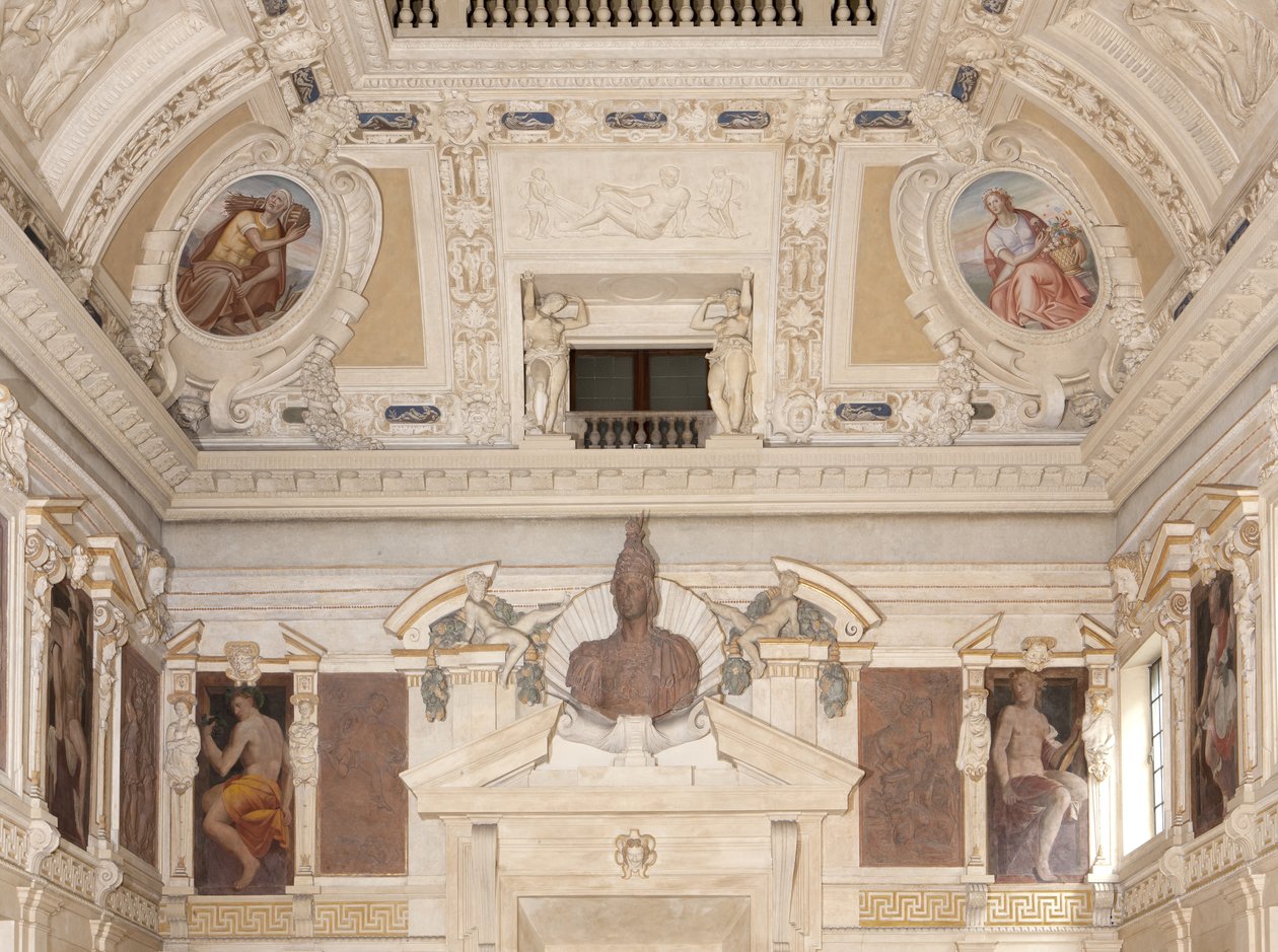 Muzy, pory roku, kariatydy i popiersie Minerwy lub Marsa autorstwa Italian School