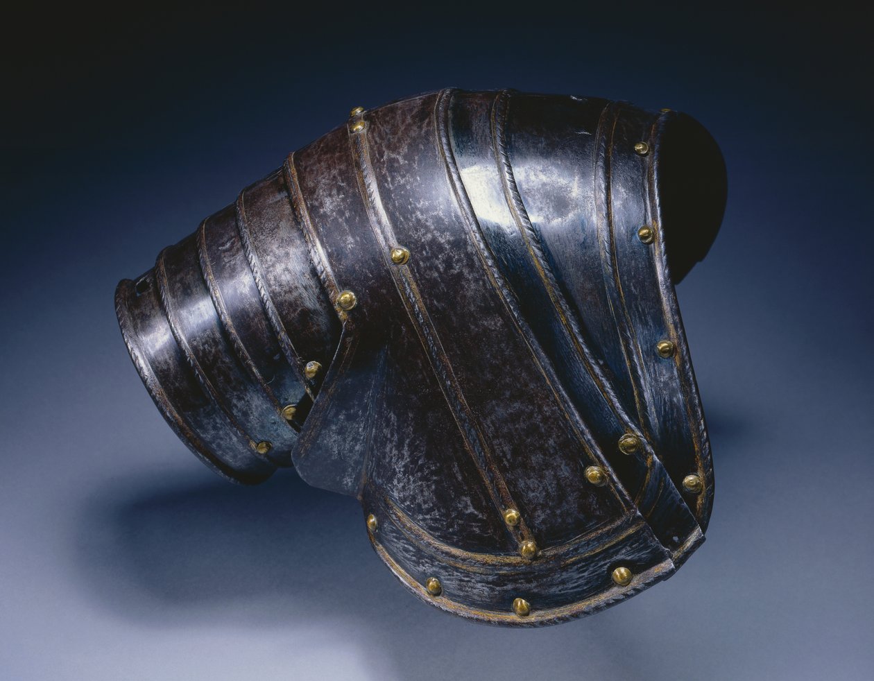 Naramiennik na prawe ramię, ok.1560-70 (stal niebieska i złocona) autorstwa Italian School