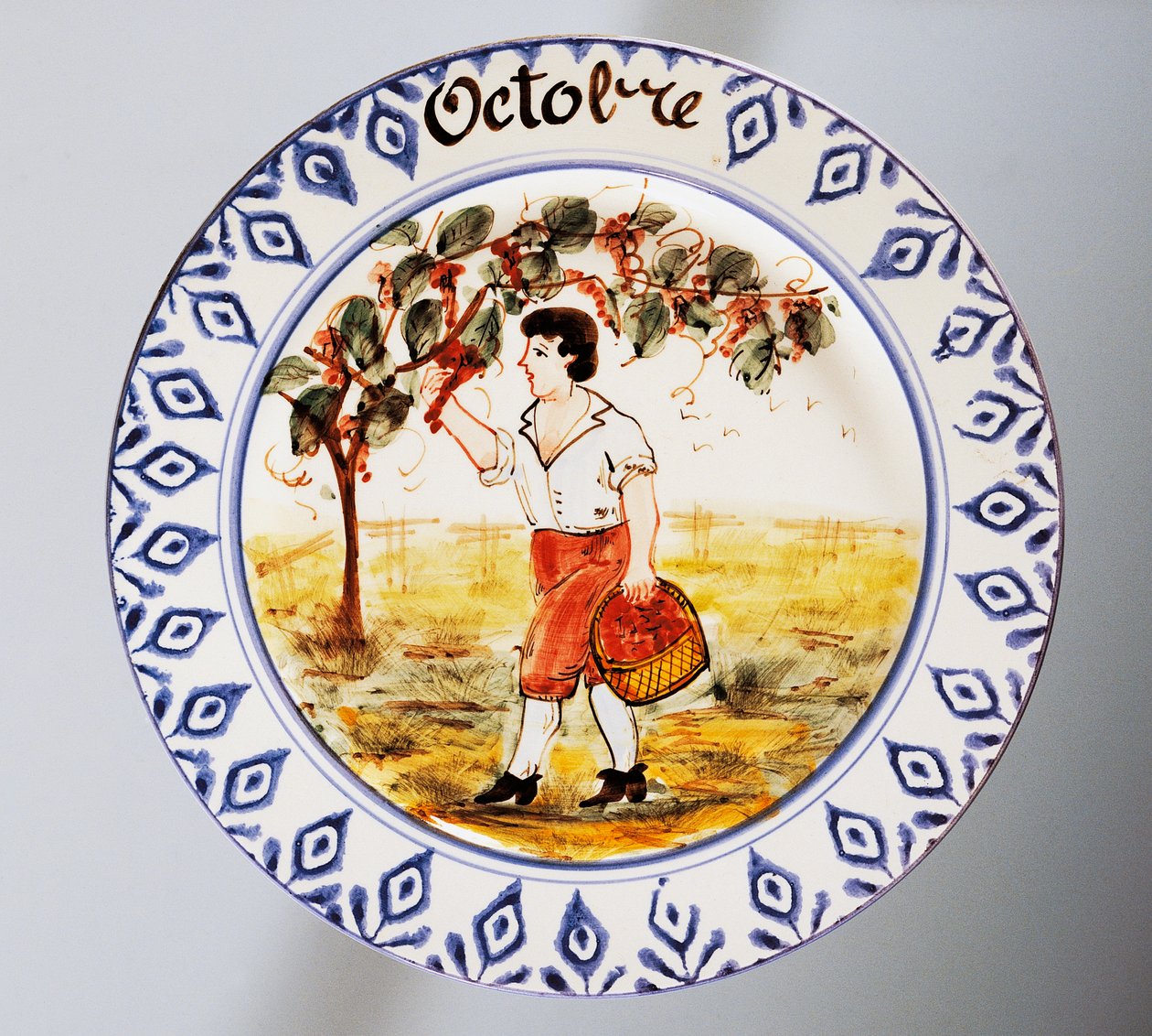 Talerz przedstawiający miesiące, październik, ceramika, produkcja Nove di Bassano, region Veneto, Włochy, XX wiek. autorstwa Italian School
