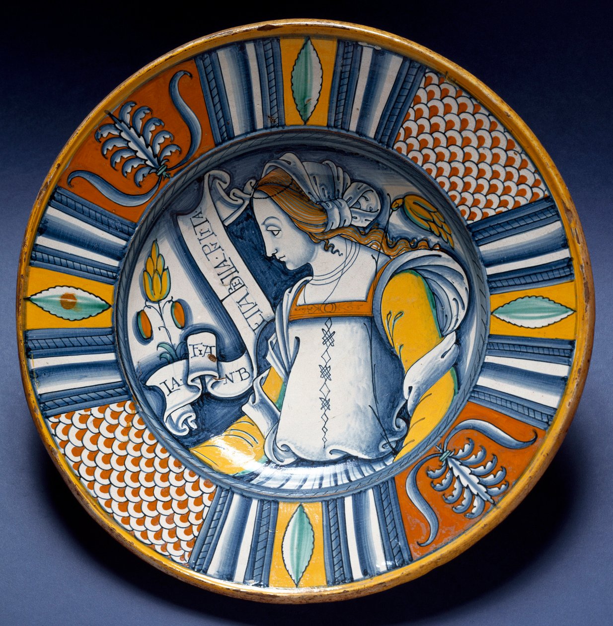 Portret młodej damy Talerz ceramiczny wyprodukowany w Deruta we Włoszech. 1520 wokół Florencji, Museo Nazionale del Bargello - Portret młodej damy. Talerz ceramiczny z Deruta, Włochy. ok.1520. Muzeum Narodowe Bargello, Florencja, Włochy autorstwa Italian School