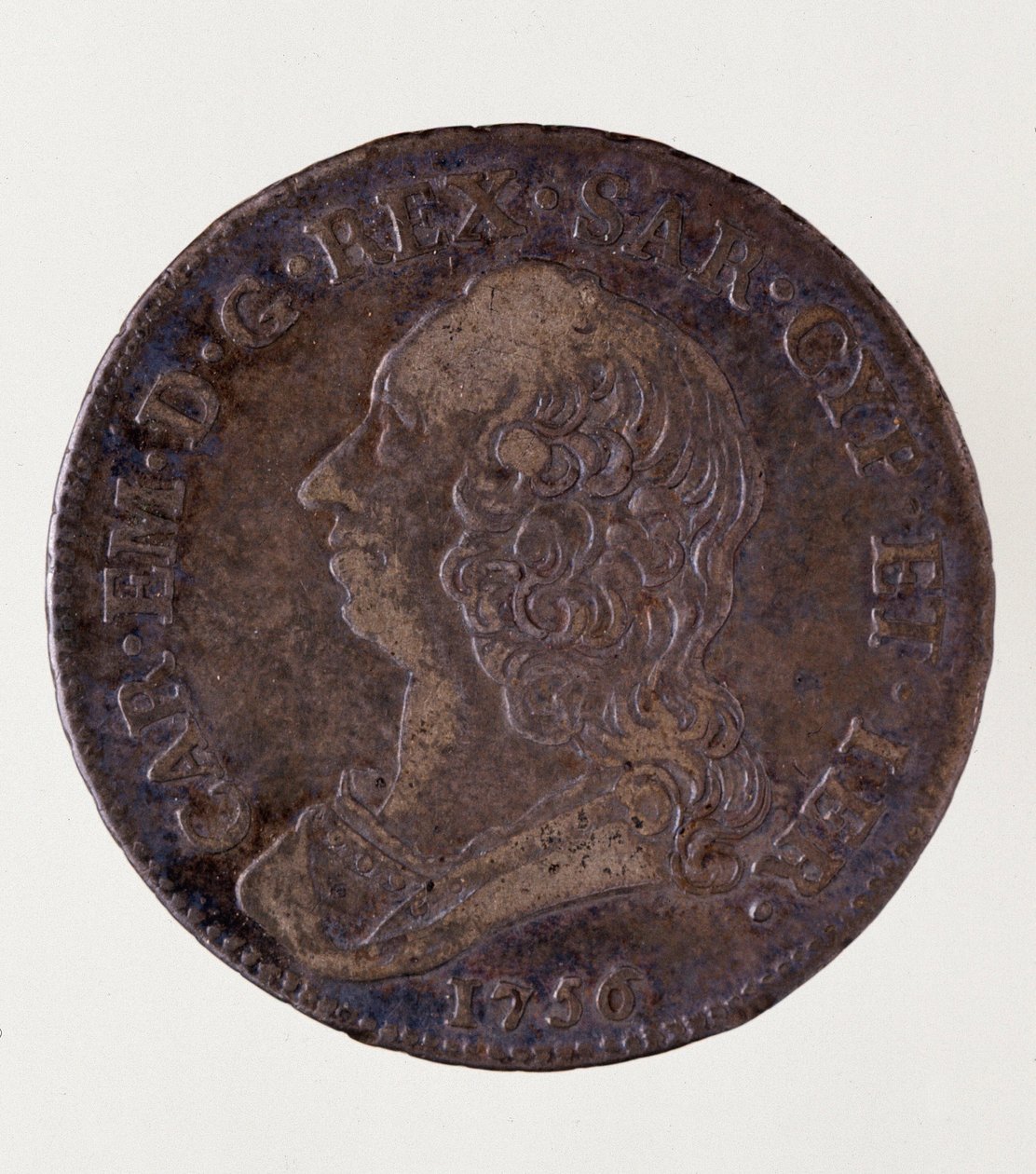 Srebrna moneta włoska (pół ecu) z Królestwa Sardynii: Panowanie Karola Emanuela III Sabaudzkiego (1701-1773). 1756. Średnica. 3,7 cm Neapol, muzeum archeologiczne autorstwa Italian School