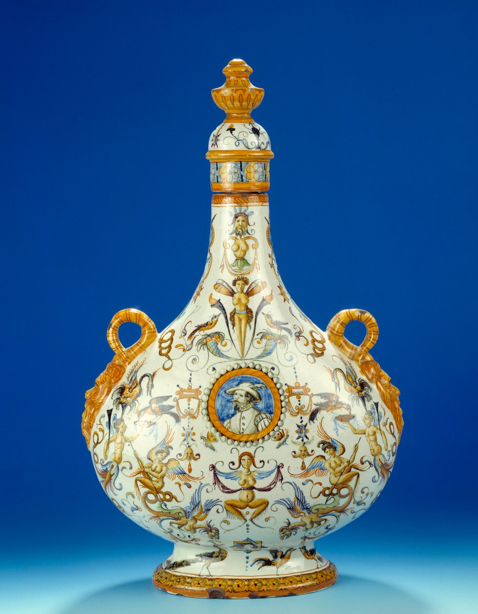Wazon w kształcie tykwy z majoliki (majoliki) wykonany w fabrykach fajansu Fontany w Urbino we Włoszech 1570-1580 Paryż, Musee du Petro Palais autorstwa Italian School