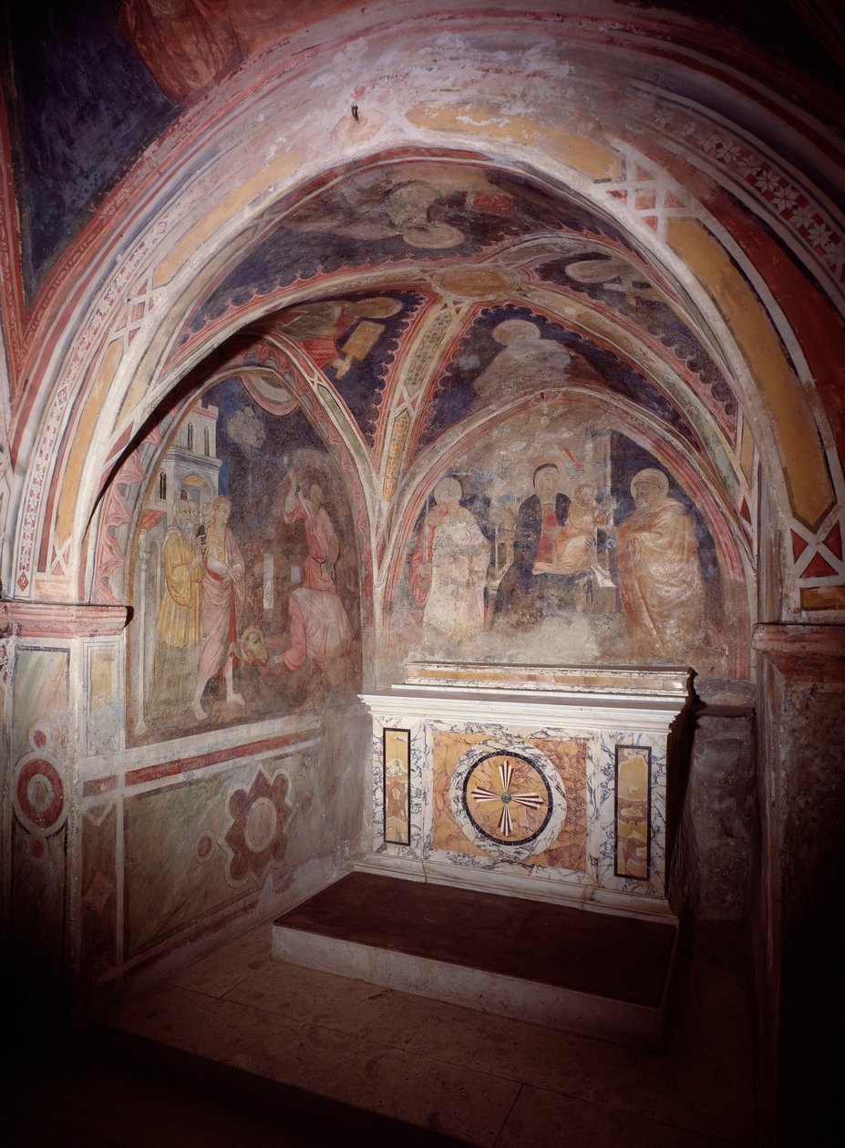 Widok na prezbiterium kościoła górnego z ołtarzem w stylu kosmackim autorstwa Italian School