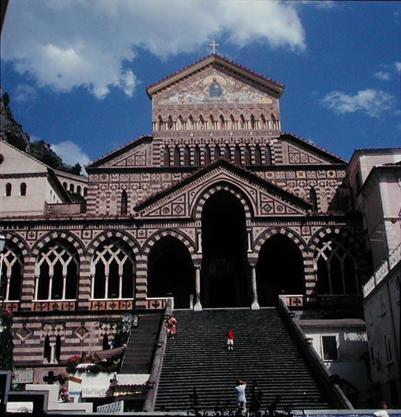 Zachodnia fasada katedry SantAndrea, 1203 autorstwa Italian School