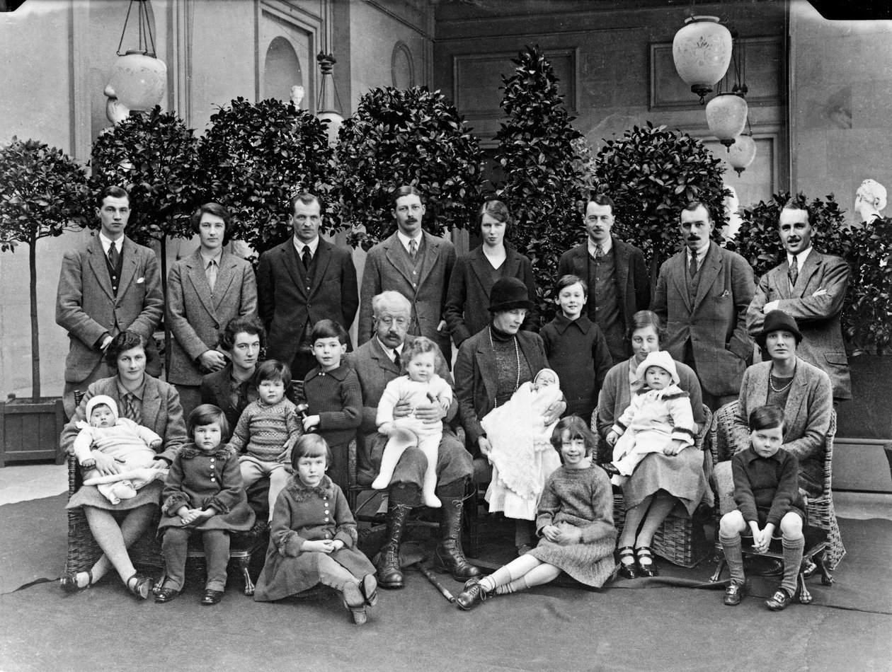 9. książę Devonshire ze swoimi dziećmi i wnukami w Chatsworth, Boże Narodzenie 1925 autorstwa JR Board