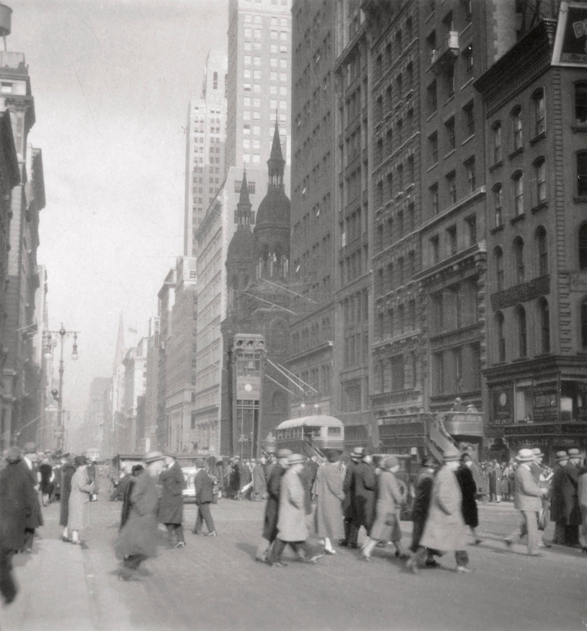 5th Avenue, Nowy Jork, USA, XX wiek autorstwa J. Dearden Holmes