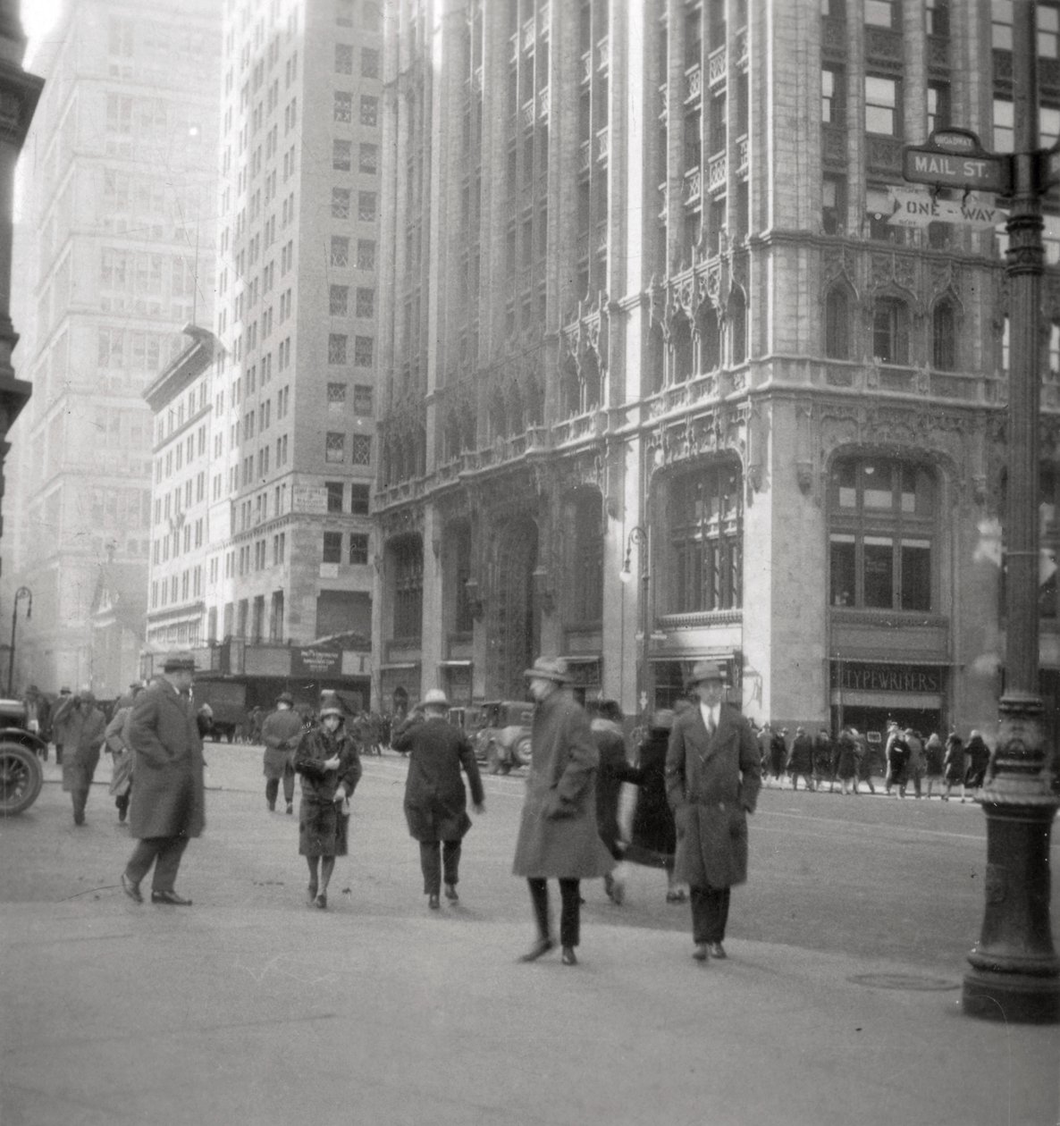 Lower Broadway, Nowy Jork, USA, XX wiek autorstwa J. Dearden Holmes