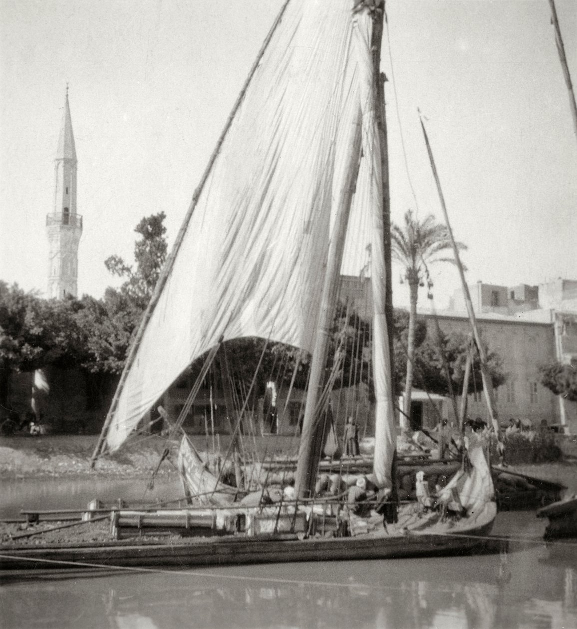 Nad Kanałem Mahmoudiya, Aleksandria, Egipt, XX wiek autorstwa J. Dearden Holmes