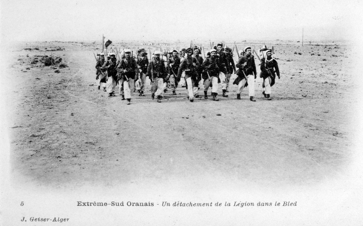 Oddział francuskiej Legii Cudzoziemskiej na Saharze, Algieria, ok. 1905 r. autorstwa J. Geiser