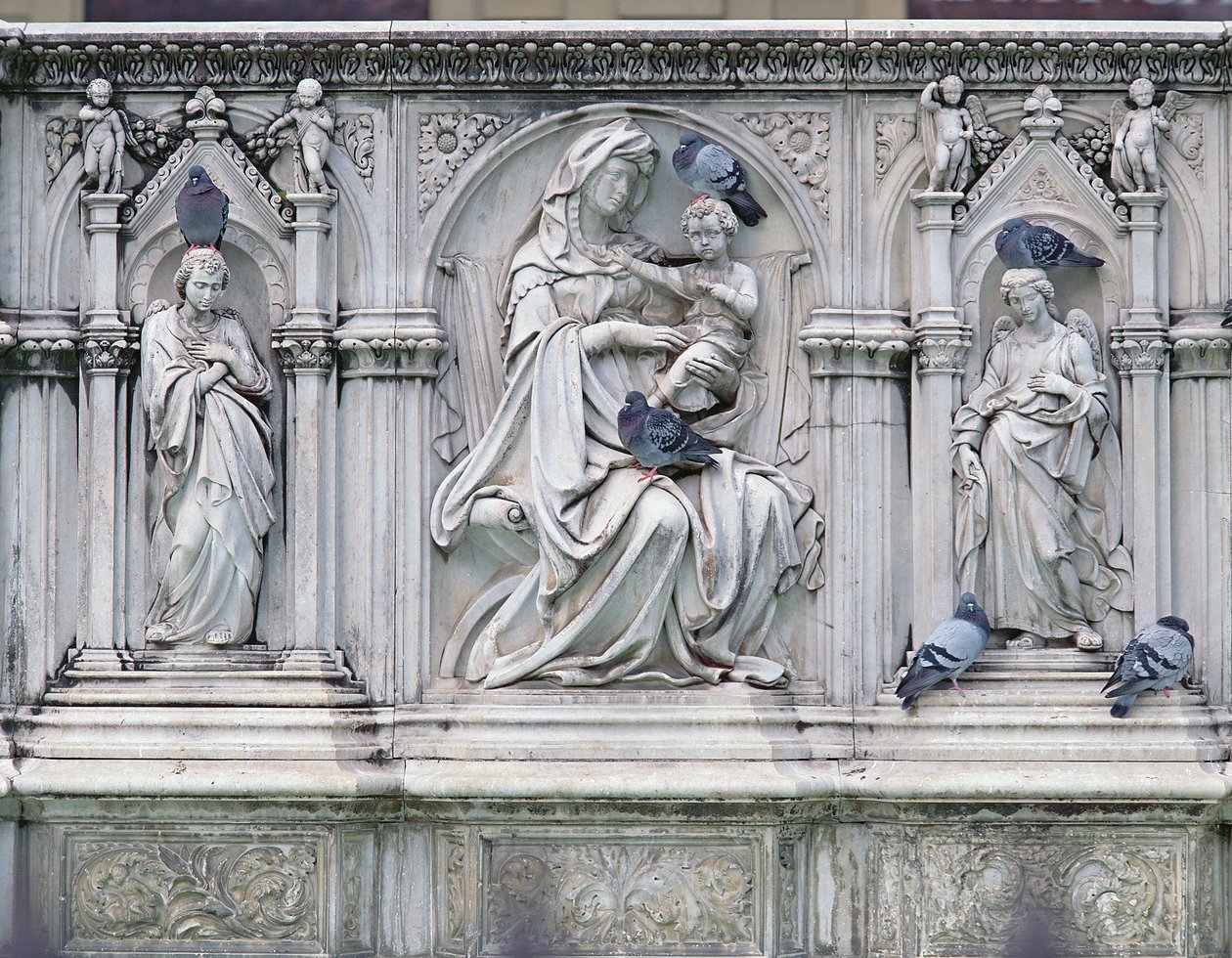 Dziewica z Dzieciątkiem ze świętymi, sekcja środkowa Fonte Gaia, Siena, 1414-19 (marmur) autorstwa Jacopo della Quercia