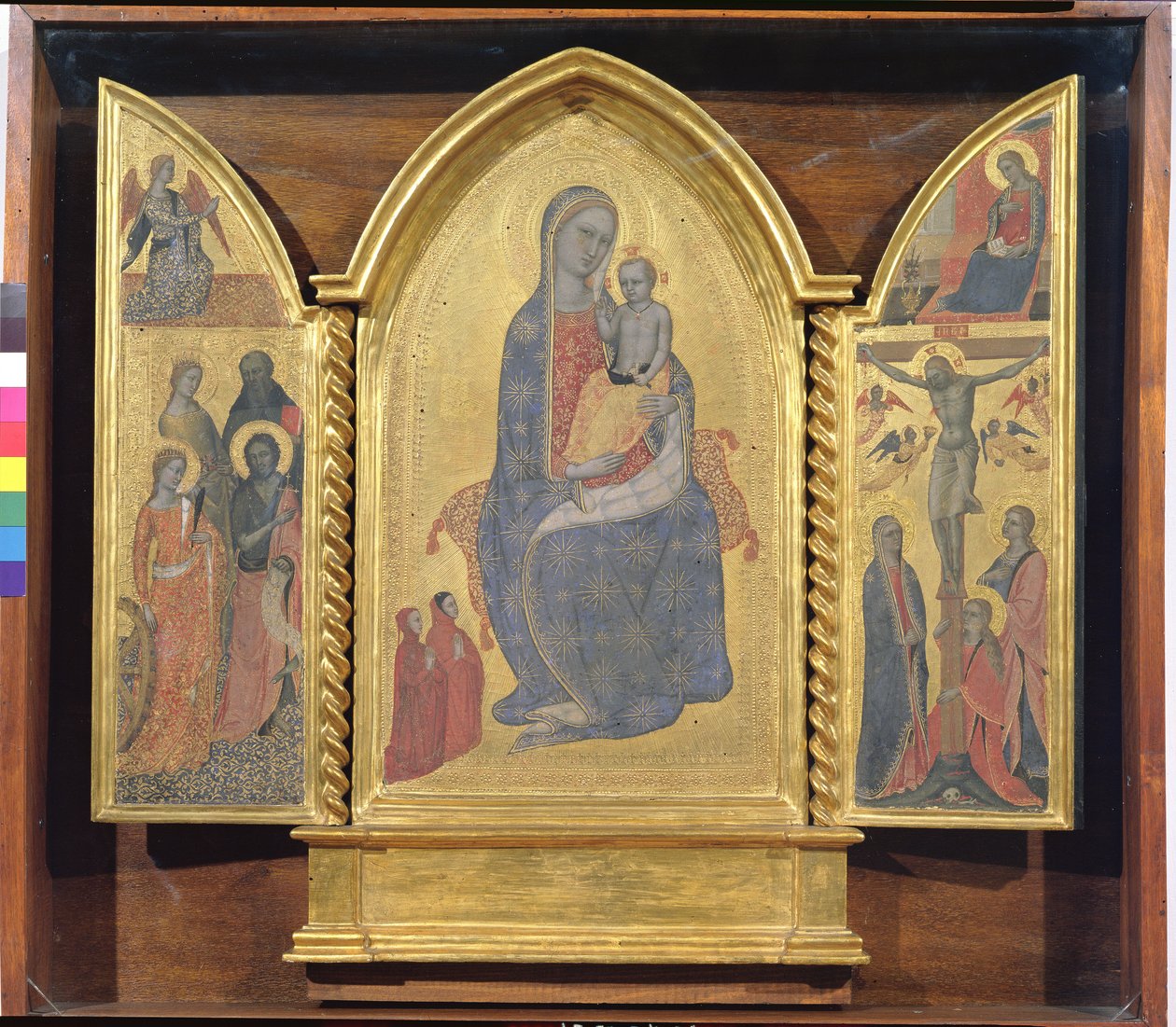 Dziewica z Dzieciątkiem, Zwiastowanie i Ukrzyżowanie (tempera na panelu) autorstwa Jacopo di Cione