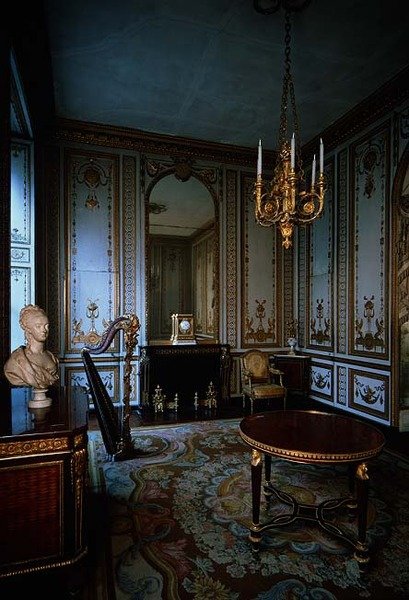 Gabinet Interieur de la Reine (Wnętrze Komnaty Królowej) ozdobiony biało-złotą boazerią autorstwa Jacquesa Verberckta (1704-71) (zdjęcie) autorstwa Jacques Ange Gabriel