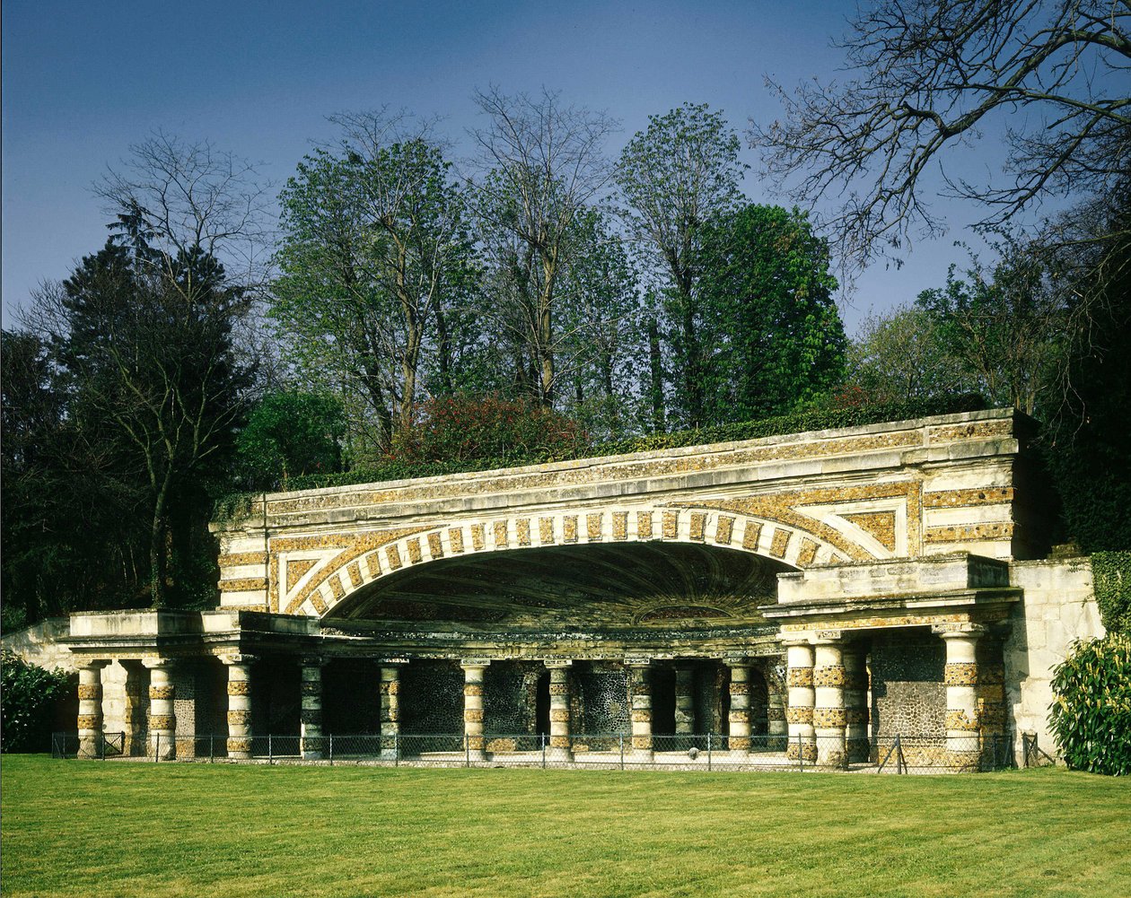 Francja, Chatou (Yvelines): Nymphee de Soufflot zbudowana, by pomieścić źródło. Architektura Soufflot (architekta Panteonu) w latach 1774-1777. autorstwa Jacques Germain Soufflot