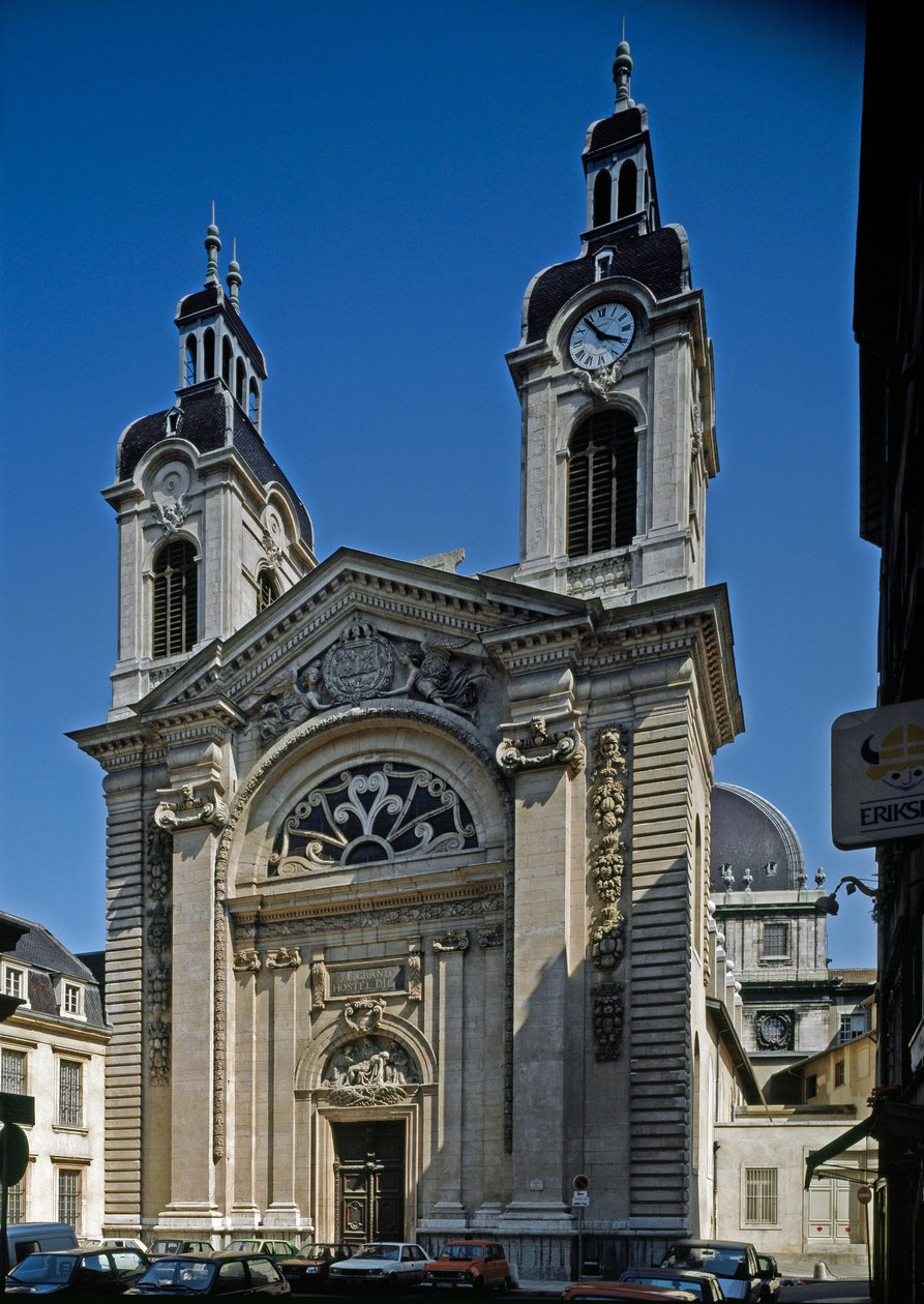 Widok na kaplicę Hotelu Dieu (Hotel-Dieu) (XII-XIII w.) przeprojektowanego przez architekta Jacquesa Germaina Soufflota (1713-1780). Lyon, Rodan autorstwa Jacques Germain Soufflot