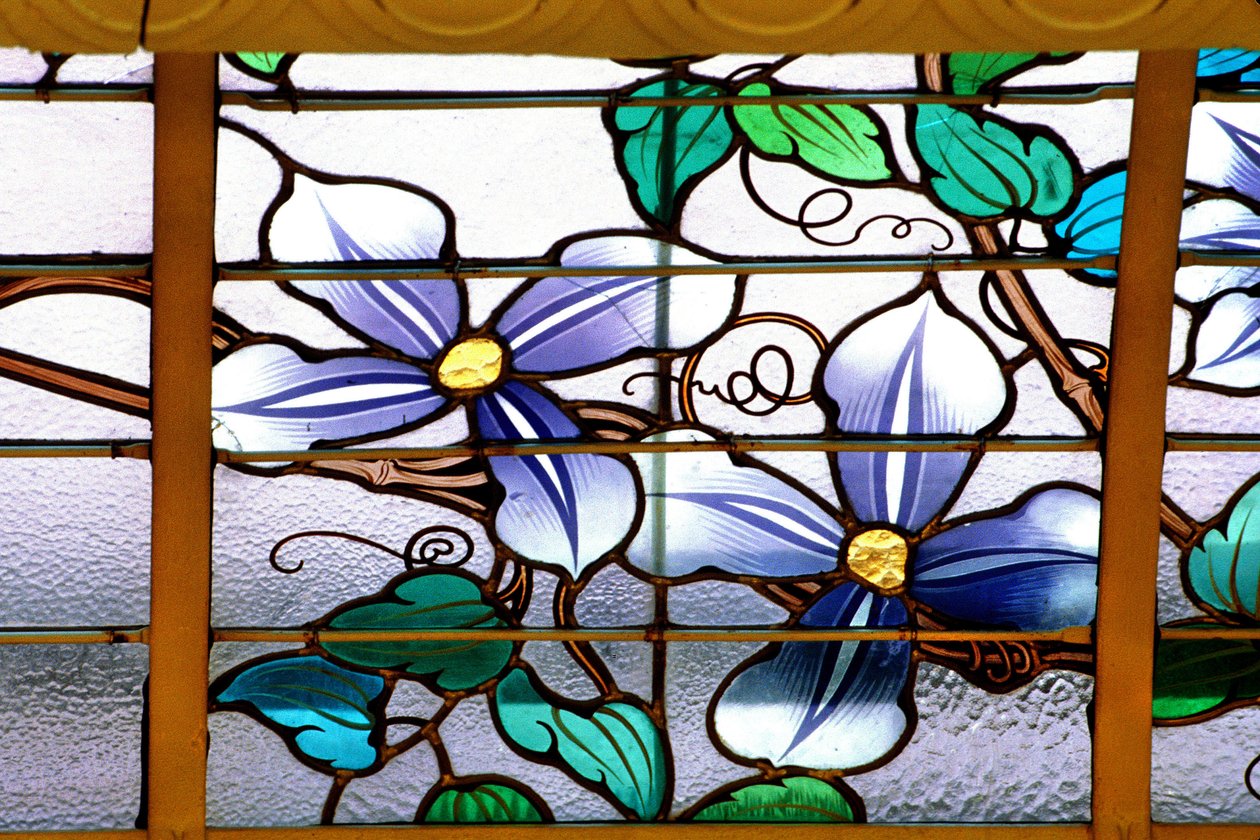 Nancy (wydział 54), Art Nouveau, „La verriere aux Clematites” (1901) - detal, Witraż Jacquesa Grubera (1870-1936), Credit Lyonnais, rue St Georges autorstwa Jacques Gruber