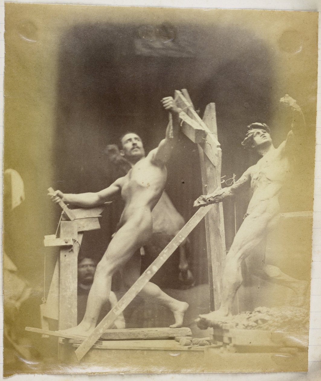 Studium nagiego modela męskiego na rusztowaniu, widzianego z boku i obok gipsowego modela w tej samej pozie, w pracowni Jacques de Lalaing autorstwa Jacques Lalaing (attributed to)