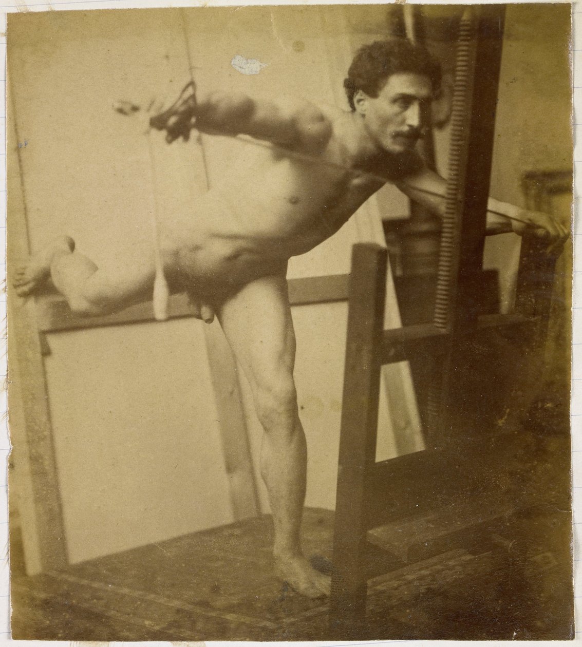 Studium męskiego nagiego modela, pochylonego do przodu z prawą nogą do tyłu, w studio Jacques de Lalaing autorstwa Jacques Lalaing (attributed to)