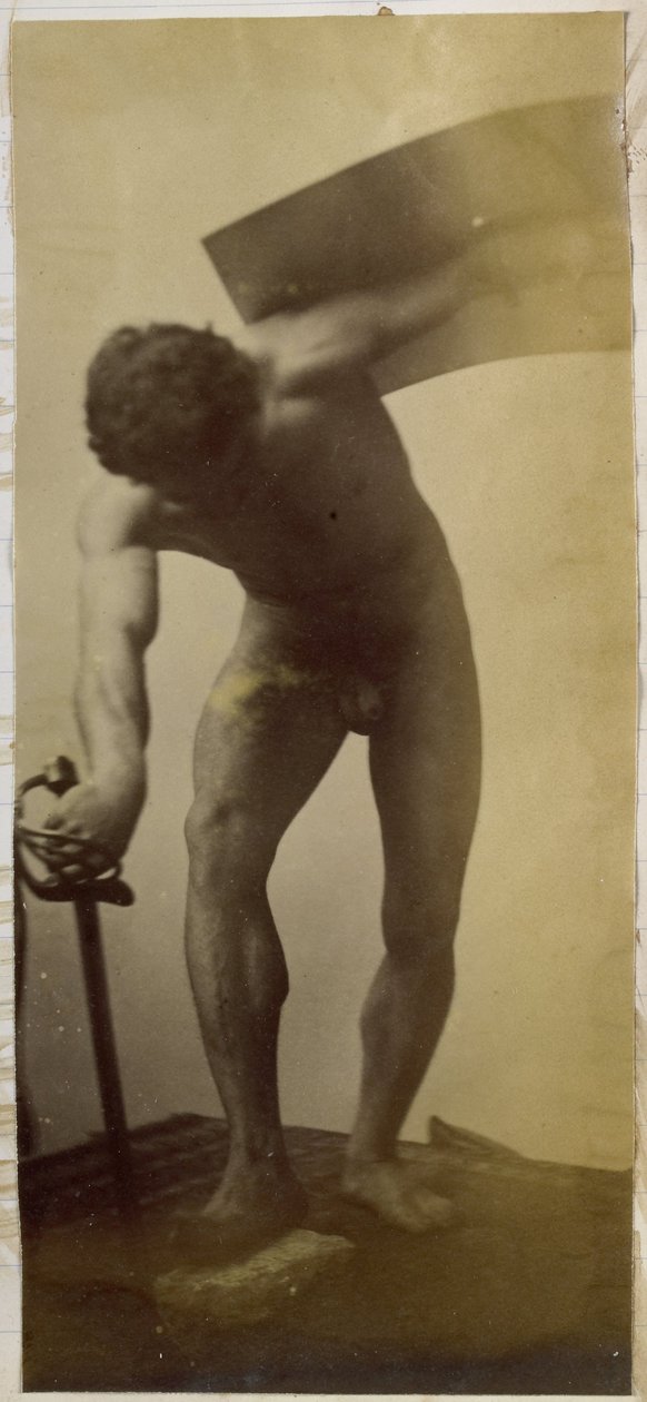 Studium męskiego nagiego modela, stojącego pochylonego z mieczem i tarczą w dłoniach, w pracowni Jacques de Lalaing autorstwa Jacques Lalaing (attributed to)