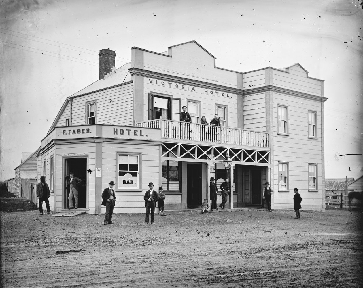 Hotel Victoria autorstwa James Bragge