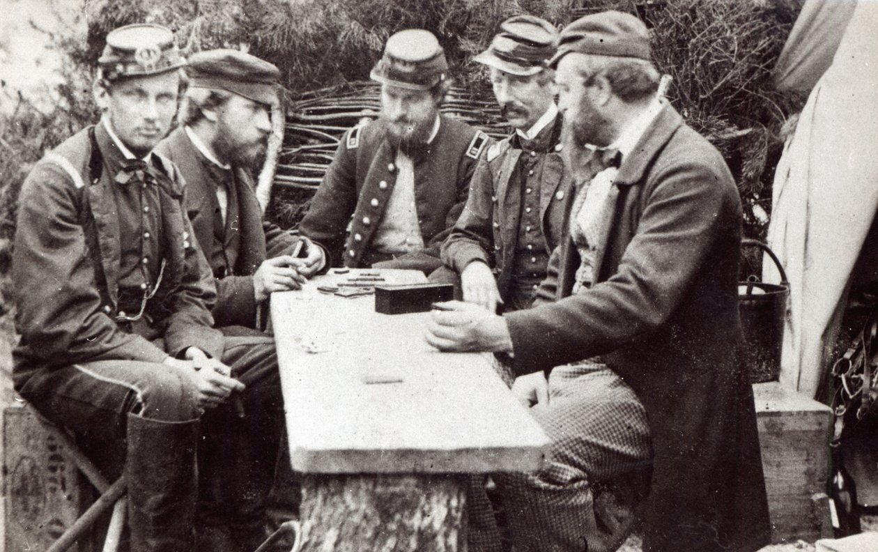 Hrabia de Paris i jego brat, książę de Chartres, grający w domino jako goście Armii Potomaku podczas wojny secesyjnej, 3 maja 1862 r. autorstwa James F. Gibson