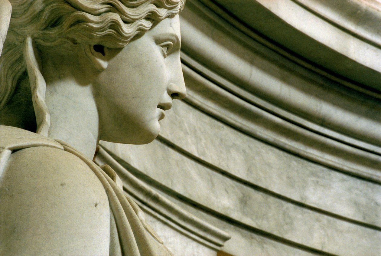 Grób Napoleona Bonaparte 1769-1821 fragment jednego z 12 skrzydlatych zwycięstw, 1841-61 kamień i kolorowy marmur autorstwa James Pradier