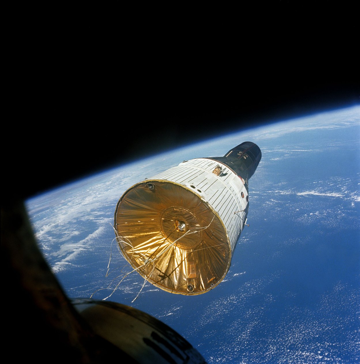 Gemini VI na orbicie 160 mil 257 km nad Ziemią, 15 grudnia, autorstwa James A Lovell Jr