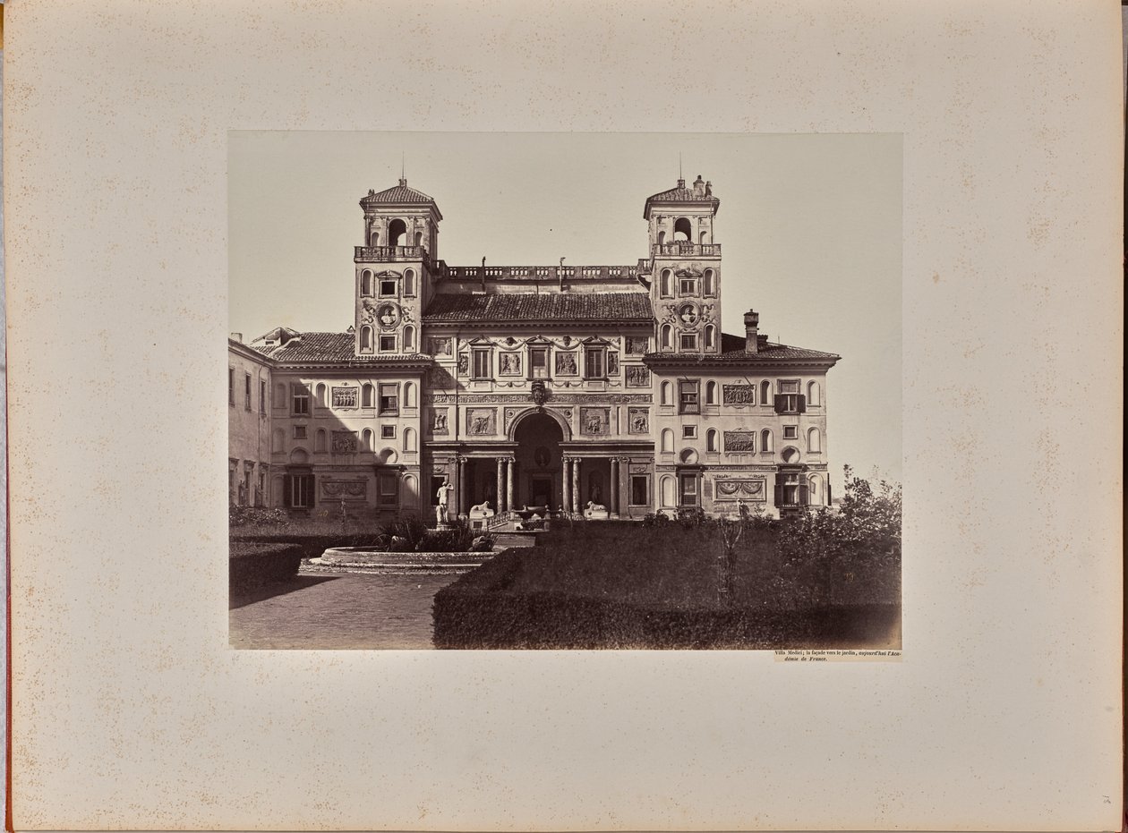 Villa Medici; fasada od strony ogrodu, obecnie Académie de France autorstwa James Anderson