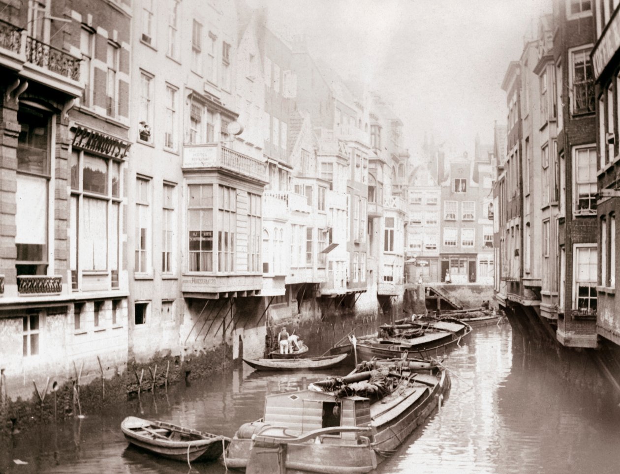 Łodzie na kanale, Amsterdam, 1898. autorstwa James Batkin