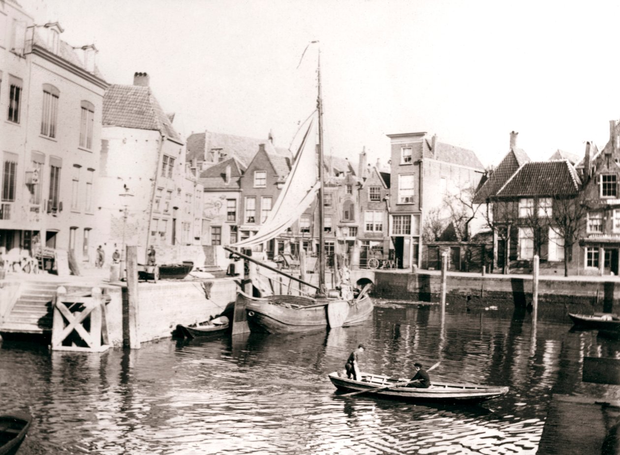 Dziedziniec kanału, Dordrecht, Holandia, 1898. autorstwa James Batkin