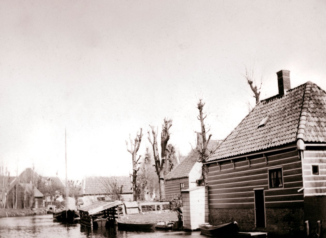 Domy nad kanałem, Broek, Holandia, 1898 autorstwa James Batkin