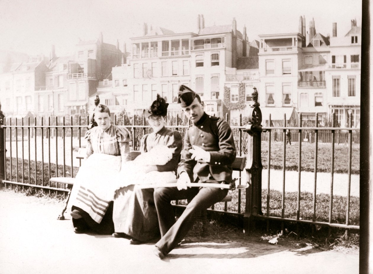 Ludzie na ławce, Rotterdam, 1898 r. autorstwa James Batkin
