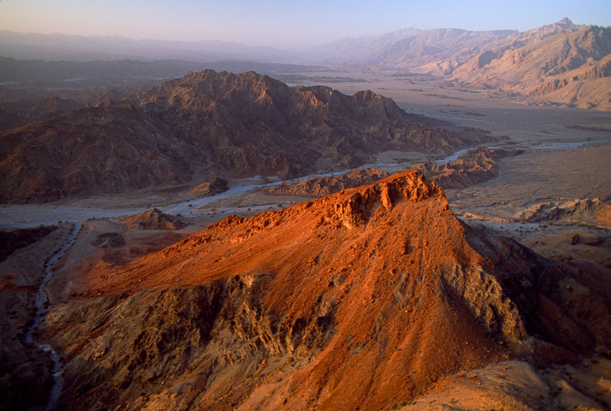 Obszar Al Jabal al Akhdar, Nakhl do Jabal ash Sham, Oman. Widok z lotu ptaka. OMAN, PÓŁWYSEP ARABSKI. autorstwa James L Stanfield