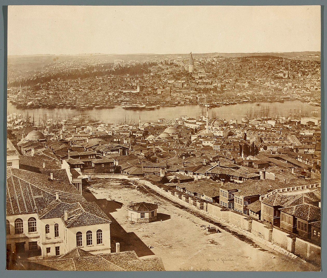 „Pera i Galata” [Stambuł. Panorama miasta - widok dzielnic Pera i Galata] autorstwa James Robertson