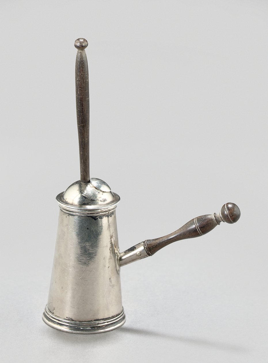 Zabawkowy garnek do czekolady Jerzy II, ok.1730 (srebro i drewno) autorstwa James Slater