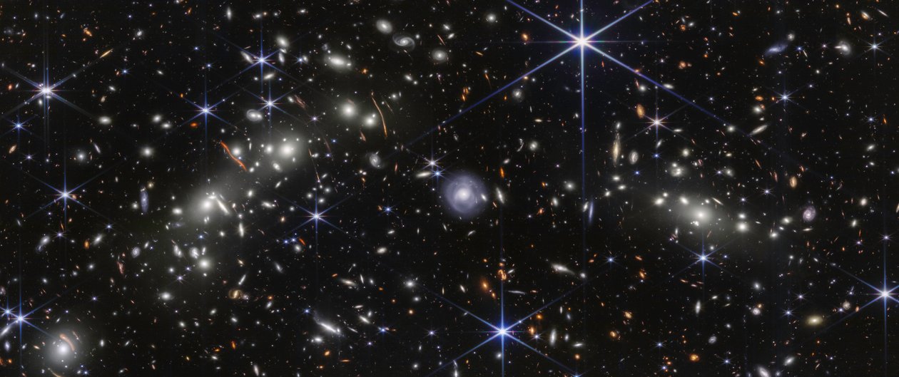 Gromada gwiazd (zdjęcie z kamery NIRCam) autorstwa James Webb Space Telescope (NASA)