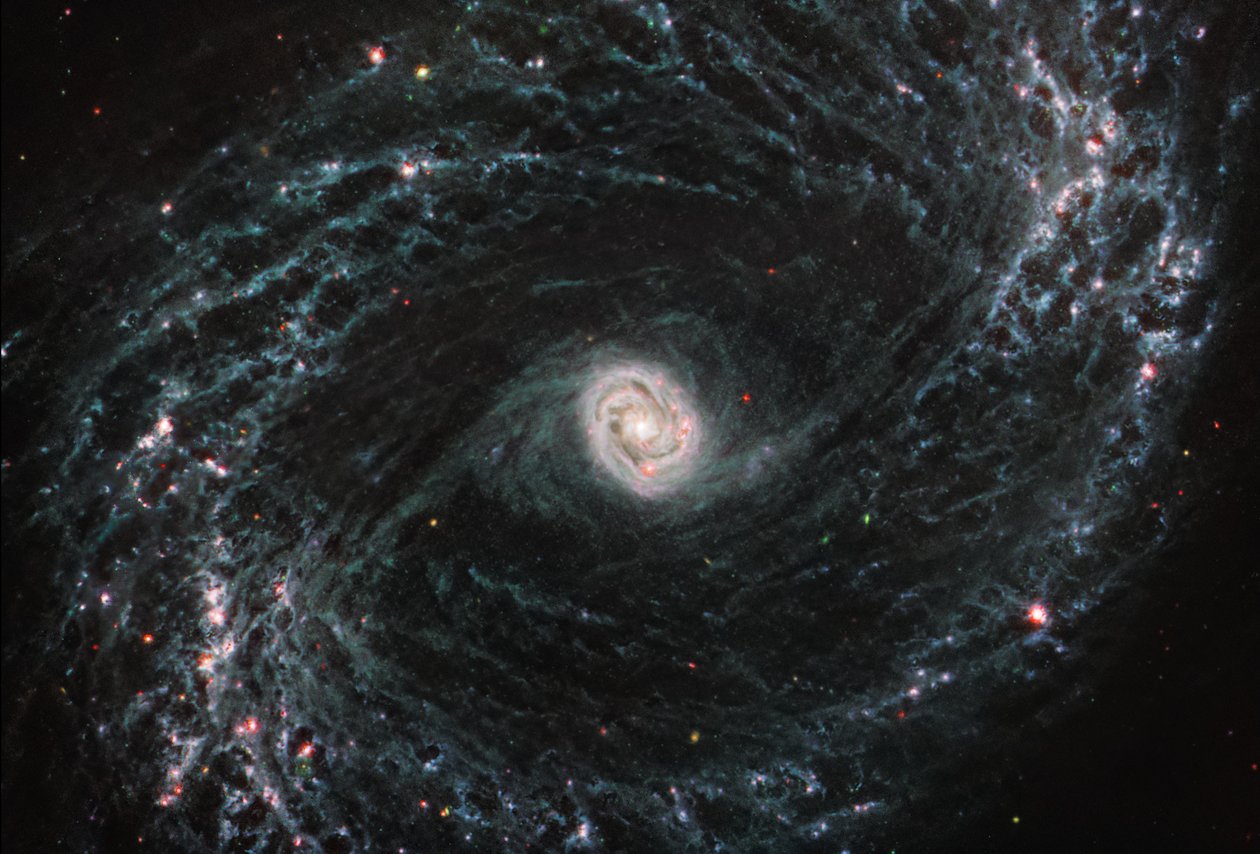 NGC 1433 (obraz MIRI) autorstwa James Webb Space Telescope (NASA)